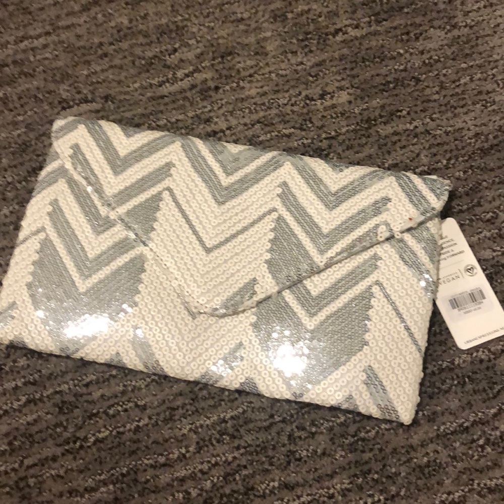 Sequin clutch